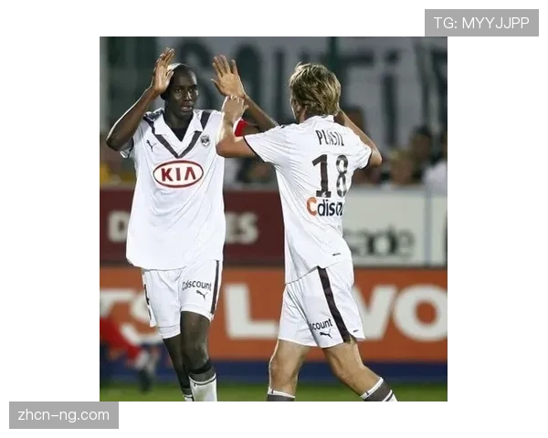 法甲快讯:里昂连追两球2-2逼平马赛,奥巴梅扬点射 法甲快讯:里昂连追两球2-2逼平马赛,奥巴梅扬点射